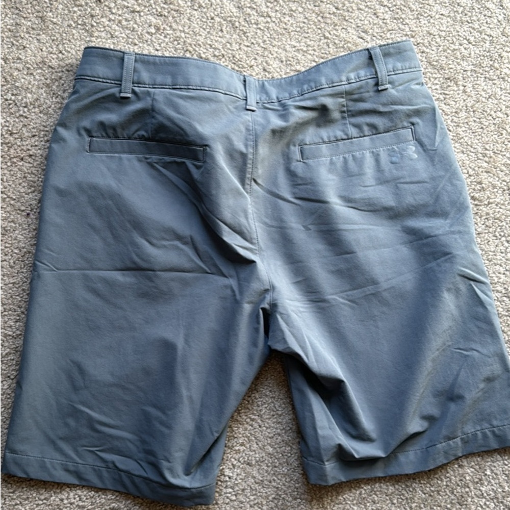 Size 36 under Armour golf shorts